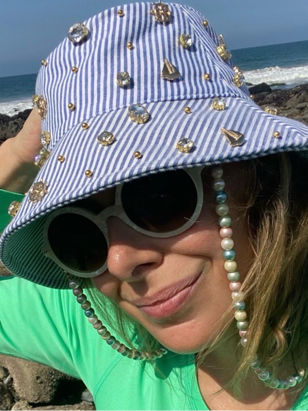 NWT Lele Sadoughi Sailboat Embellished Crystal Seersucker Bucket Hat w/ Charms